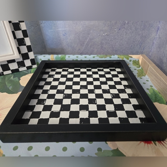 Black and white checkered wooden 5x7 picture frame & tray set - Picture 2 of 9